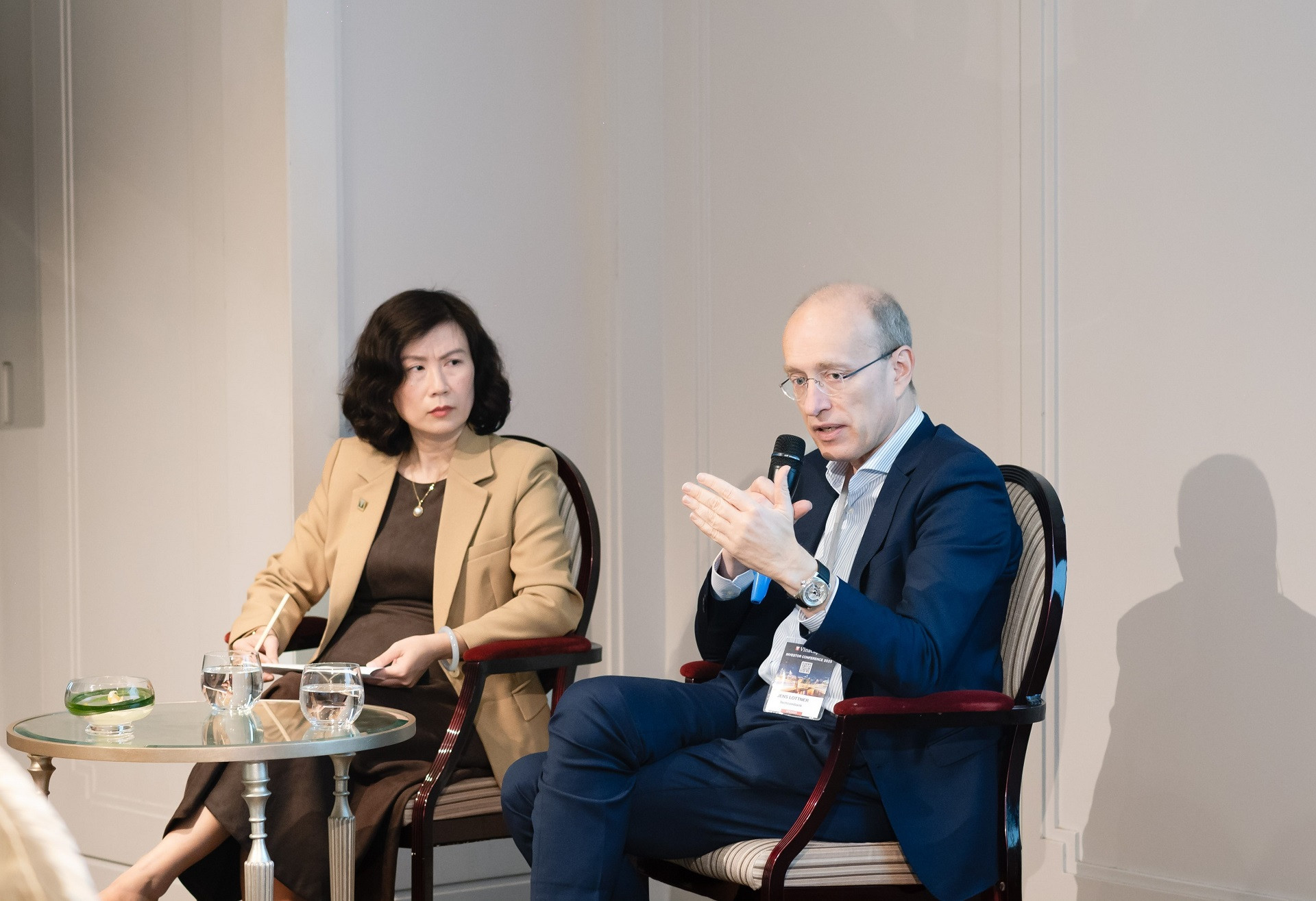 Ông Jens Lottner CEO Techcombank và bà Thu Nguyễn Deputy CEO of Asset Management, VinaCapital 1.jpg