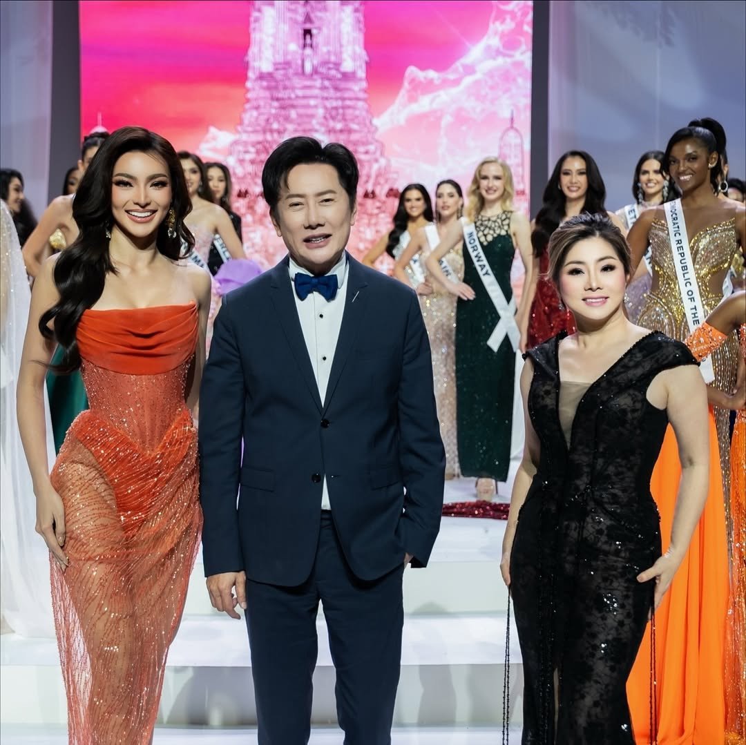 Ông Nawat xin lỗi trên sân khấu