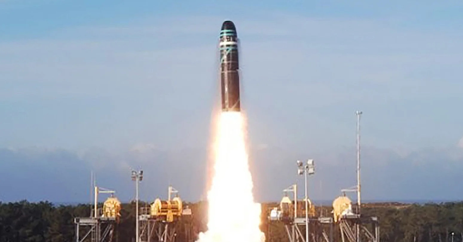 Tên lửa MBT tầm bắn 2.000km, đầu đạn MIRV, công...