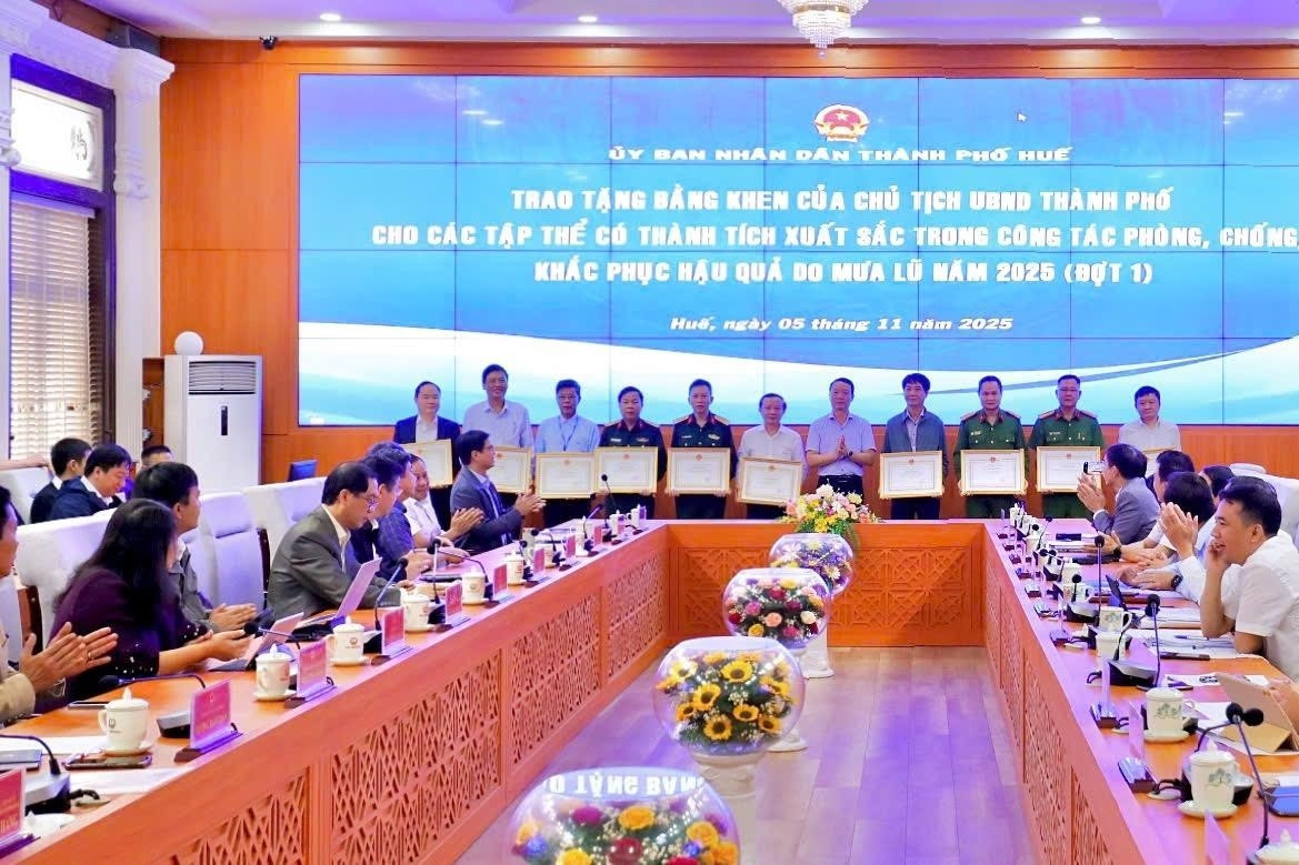 Viettel Huế là một trong 12 tập thể xuất sắc phòng, chống mưa lũ