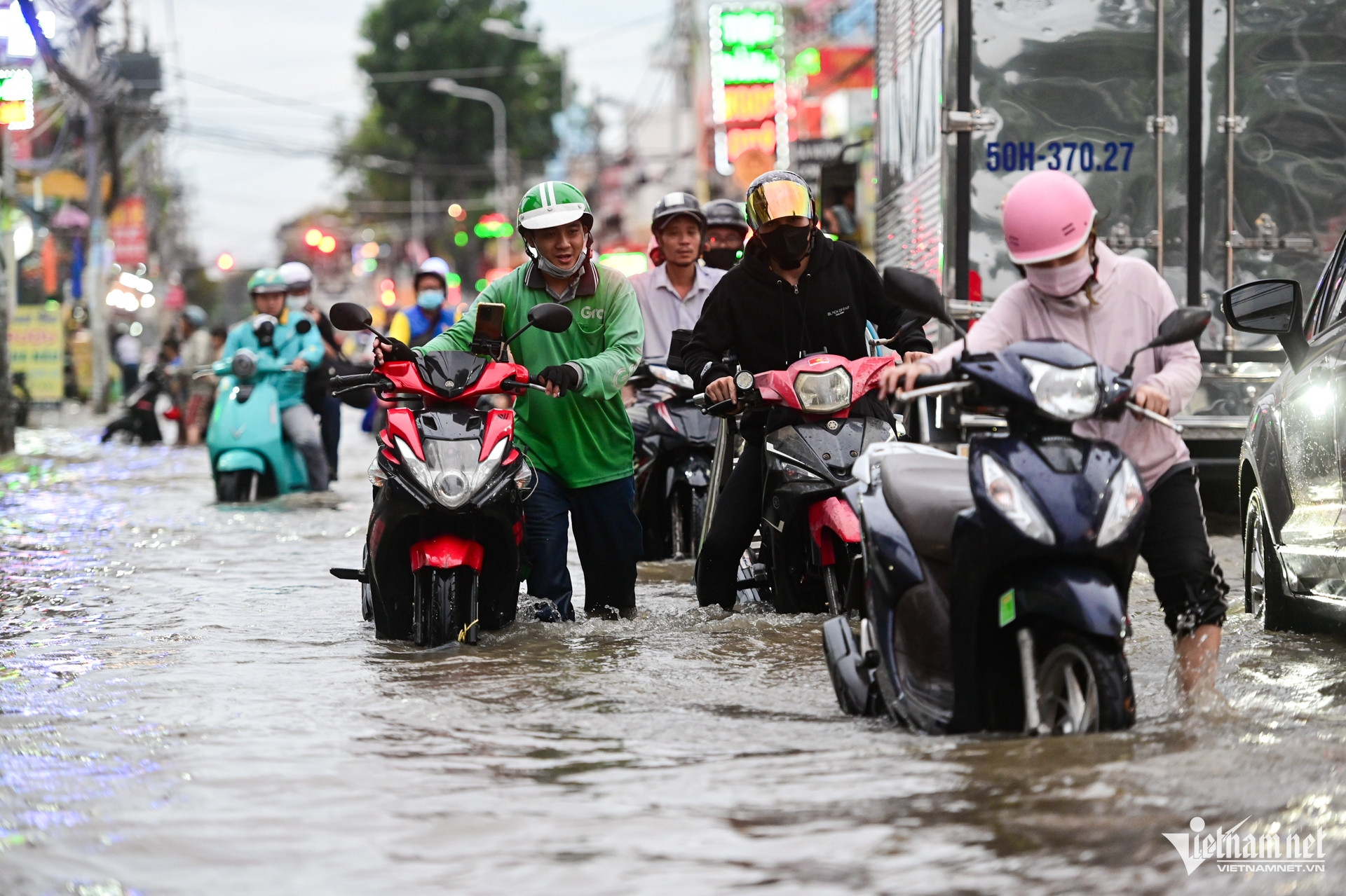 W-triều cường nguyễn huế_ 9.jpg