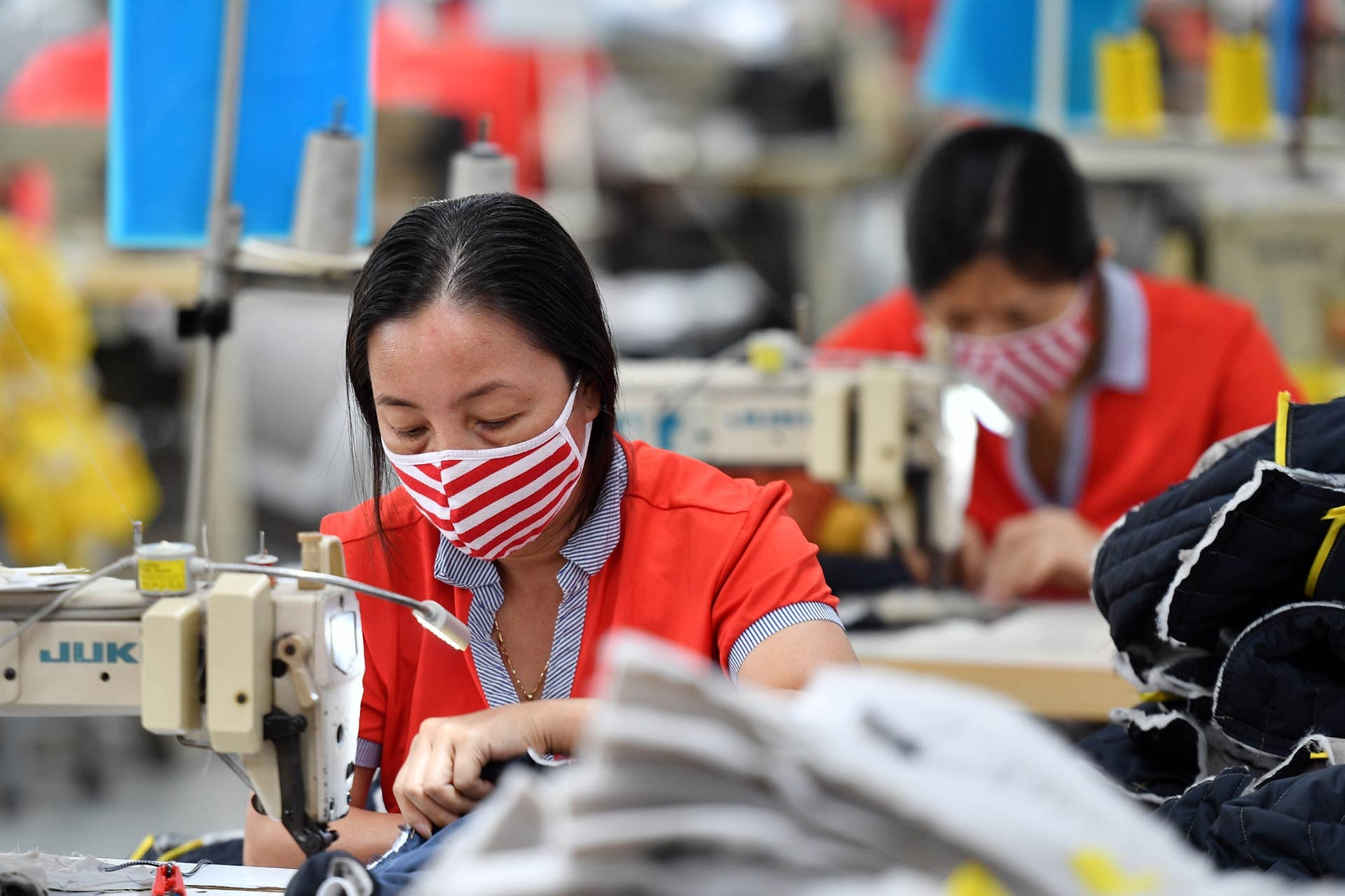 Xanh hóa ngành dệt may, vươn mình thoát khỏi bẫy gia công