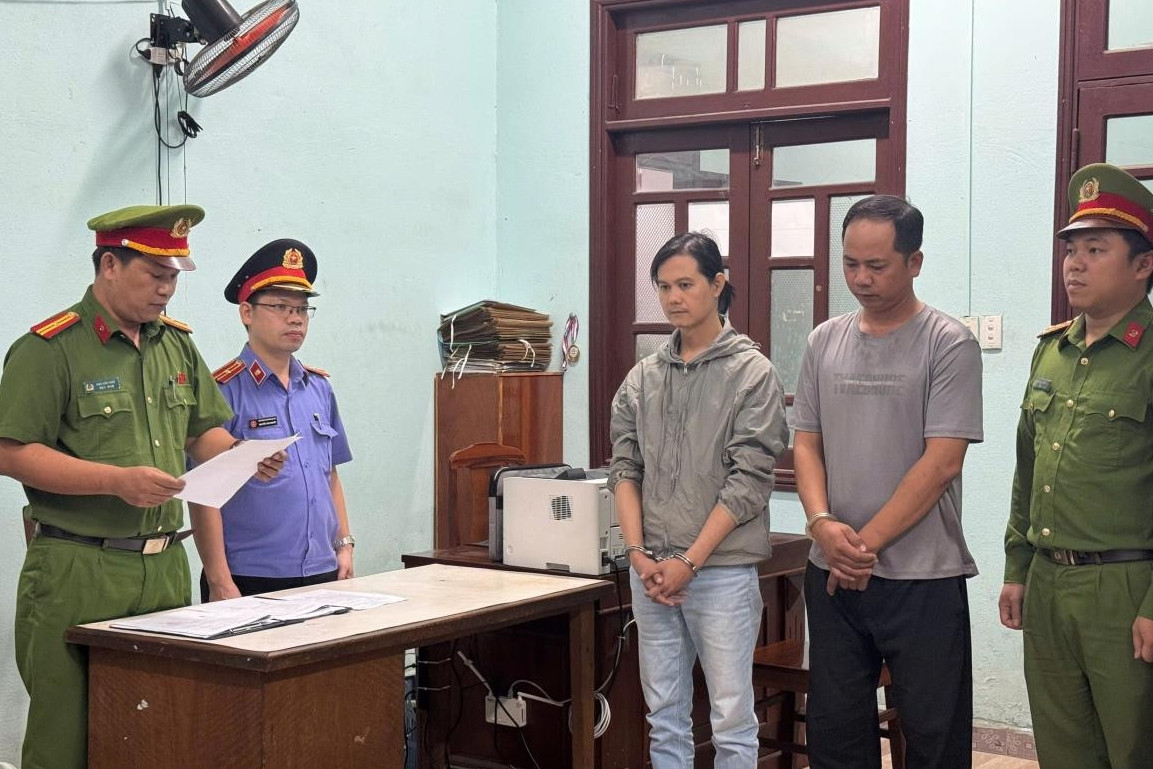 Bản tin sáng 7/11: Danh tính 2 đối tượng đánh bất tỉnh tài xế vì bị nhắc nhở