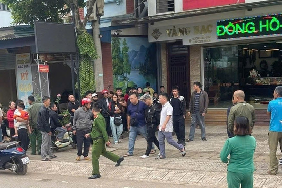 Bản tin chiều 7/11: Nam thanh niên táo tợn cướp vàng giữa ban ngày