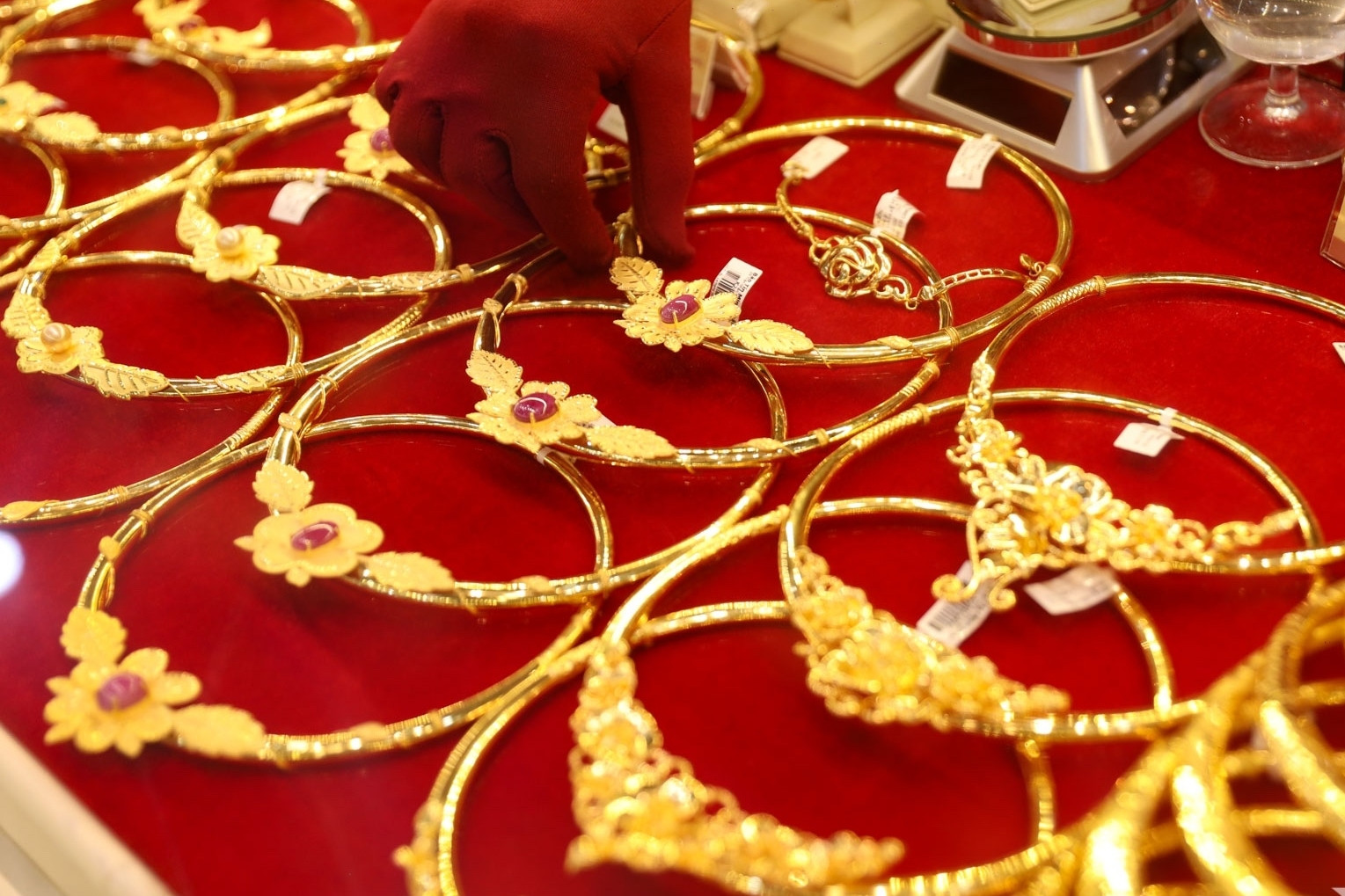 Giá vàng hôm nay 7/11/2025 tăng trở lại, SJC lại cao chót vót