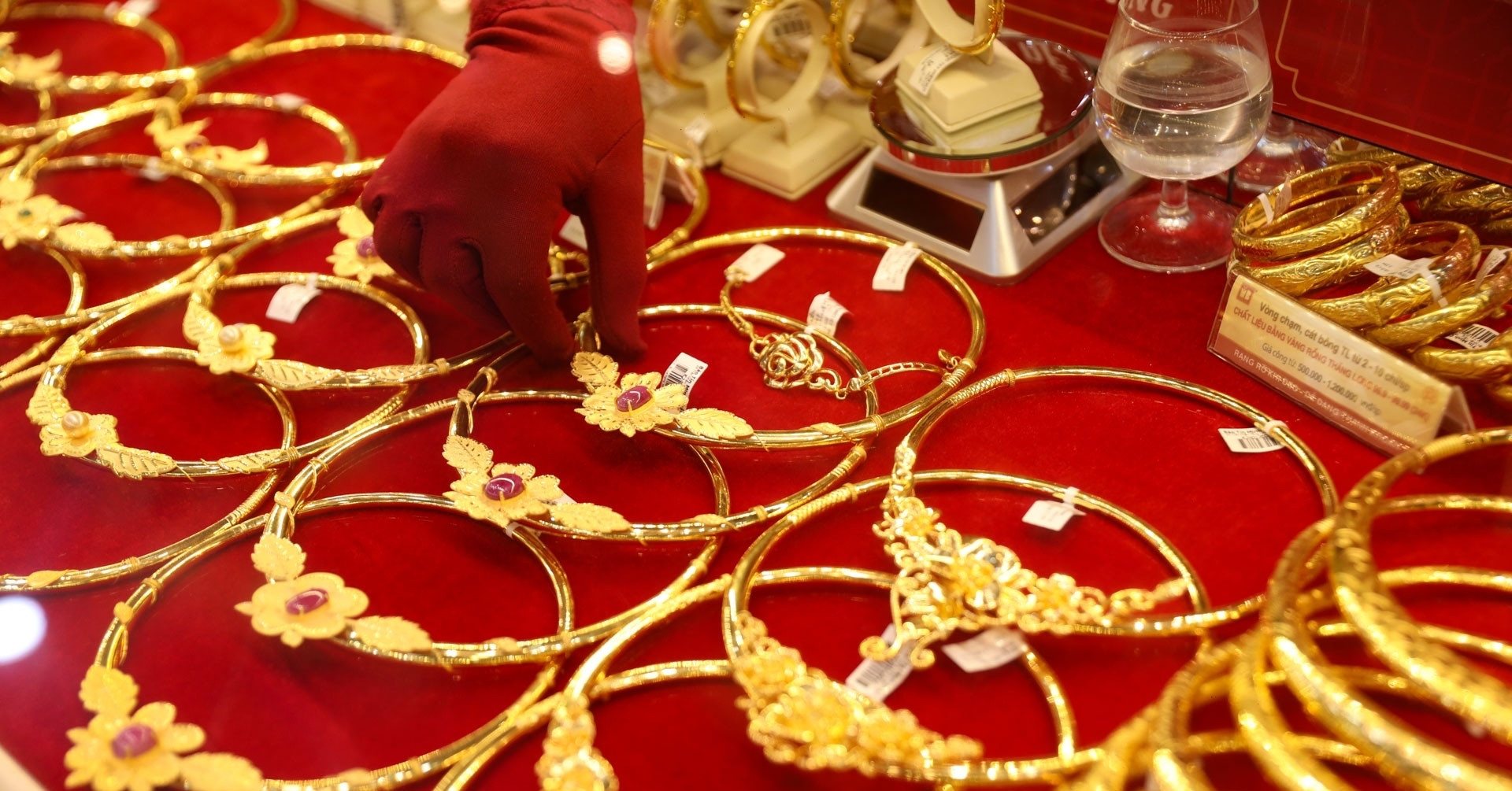 Giá vàng hôm nay 7/11/2025 tăng trở lại, SJC lạ...