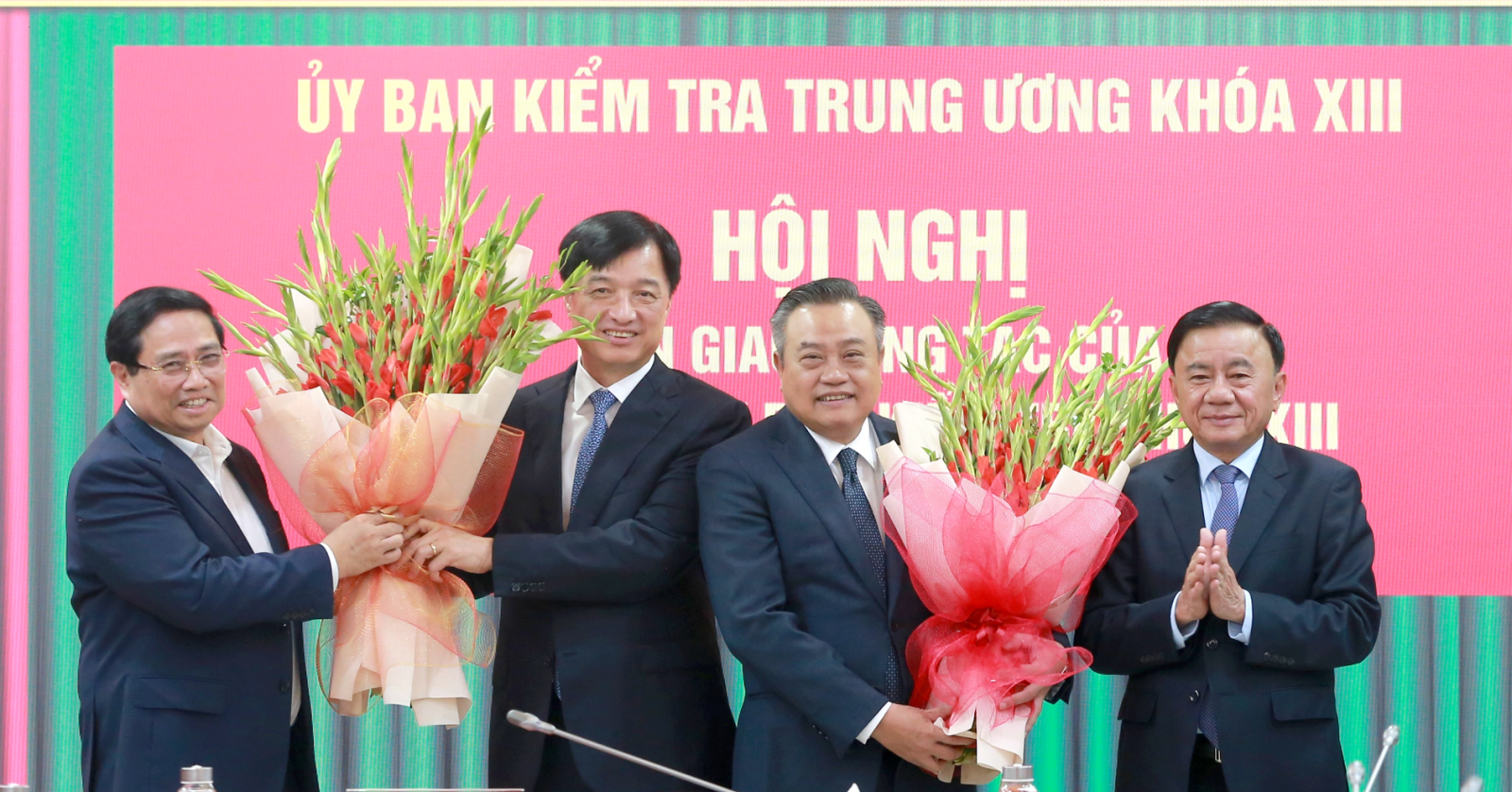 Bàn giao công tác của Chủ nhiệm Ủy ban Kiểm tra...