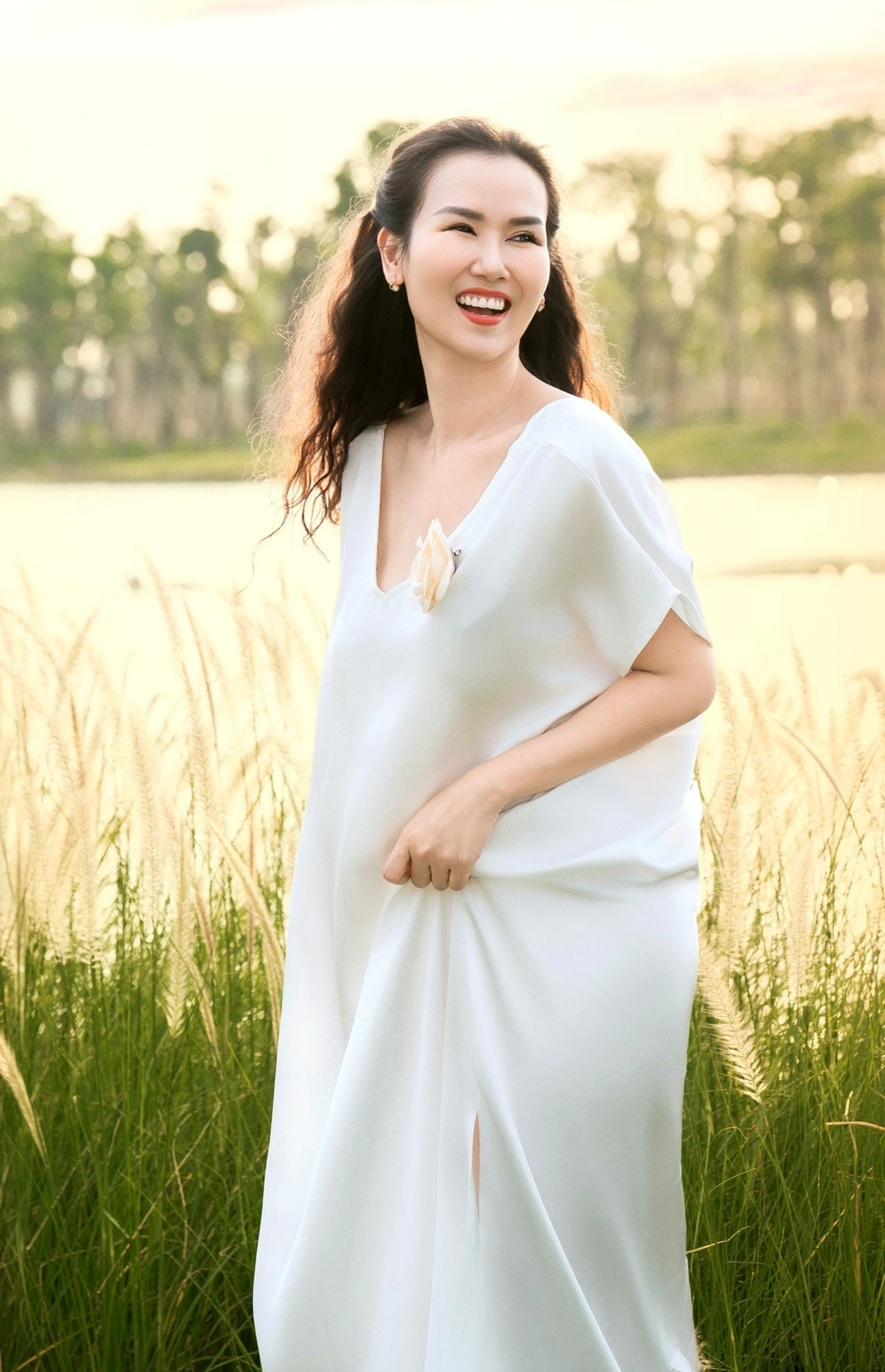 Võ Hạ Trâm ra mắt ca khúc Triệu triệu con tim