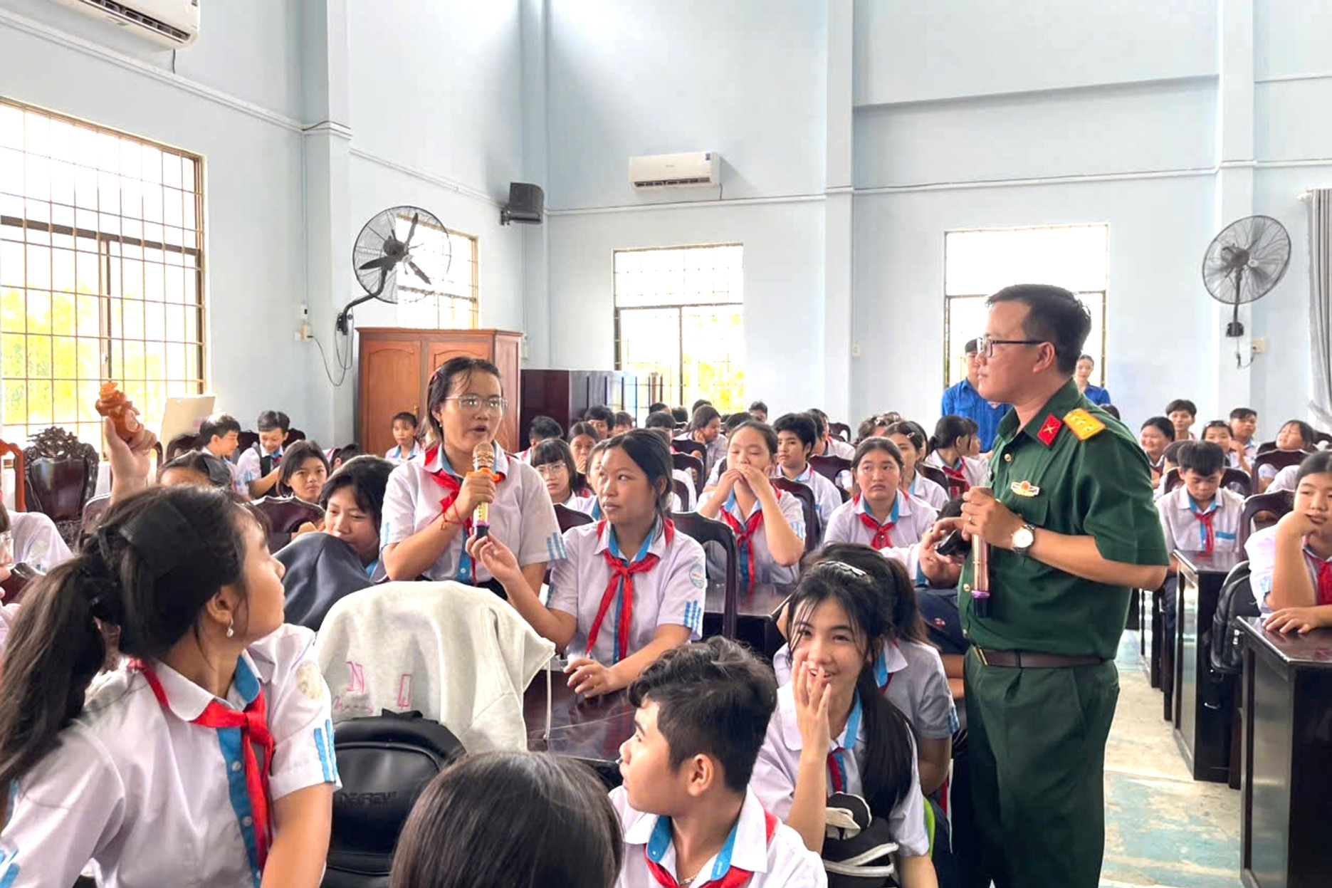 Bộ Chỉ huy Quân sự tỉnh An Giang tuyên truyền pháp luật cho gần 500 học sinh