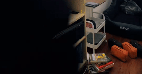 Cuộc sống trong căn phòng 4m2 của vợ chồng bác sĩ từng &amp;apos;nghiện&amp;apos; hàng hiệu