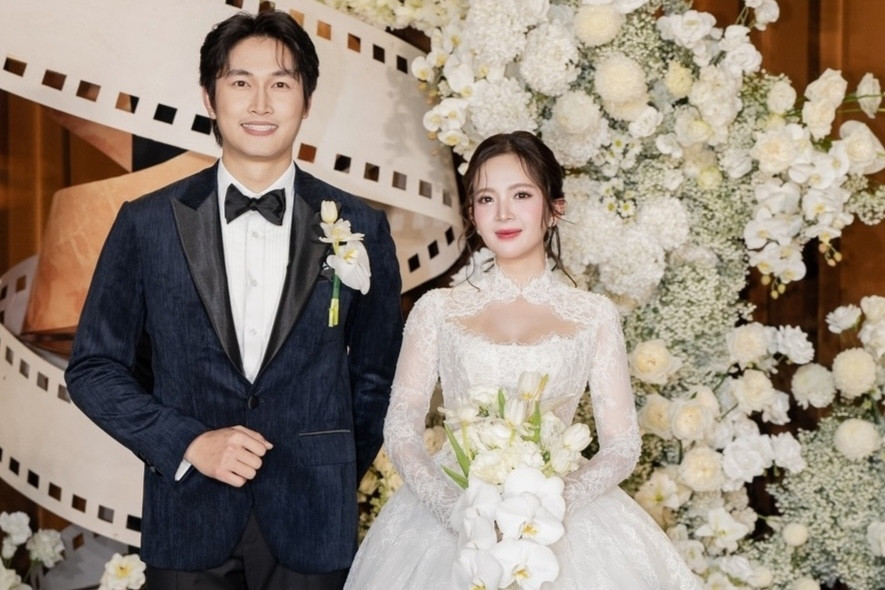 Diễn viên Ngọc Huyền xinh như công chúa trong đám cưới với Đình Tú