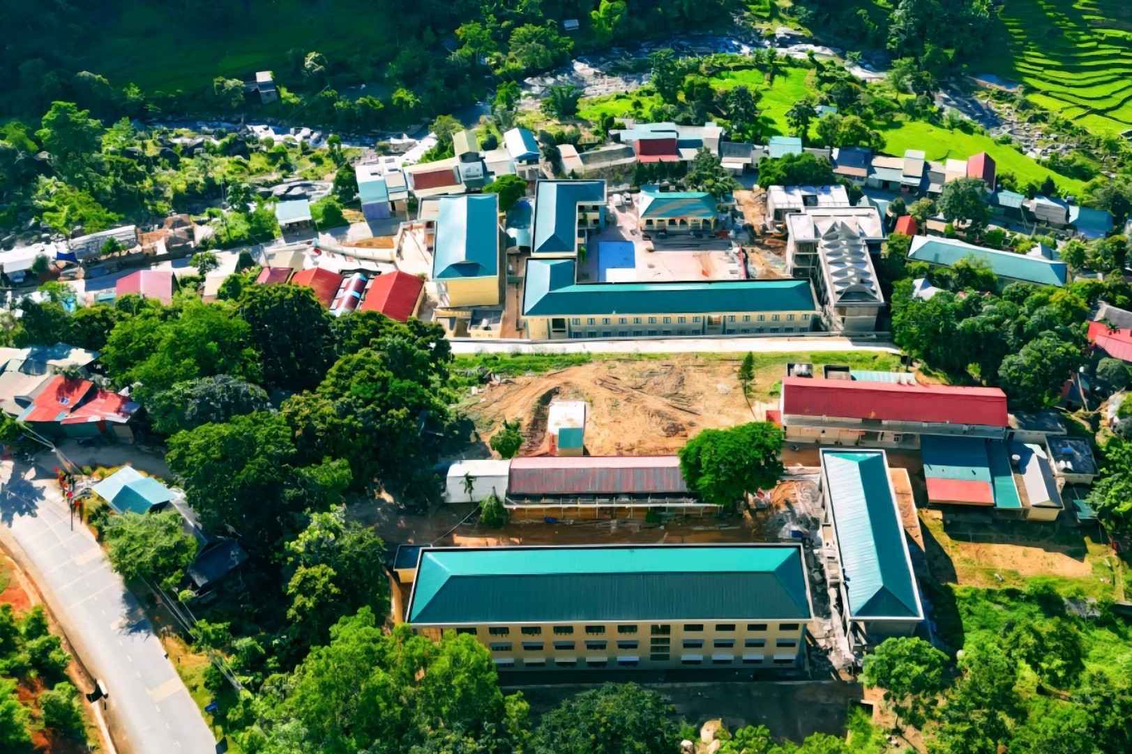 Hạ tầng khởi sắc, sinh kế bền vững: Bức tranh mới ở vùng cao Thanh Hóa