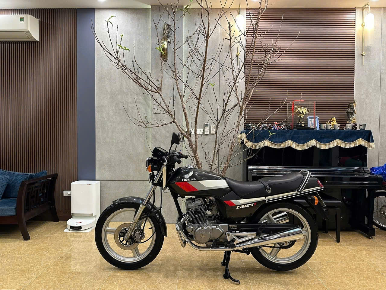 Honda CB125 1.jpg