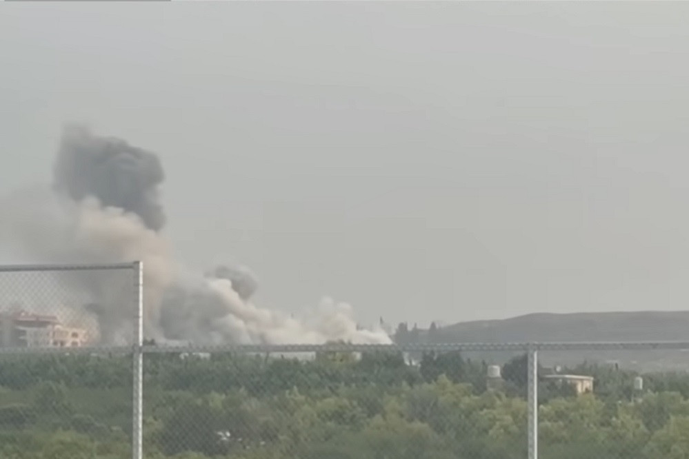 Israel bất ngờ không kích loạt mục tiêu Hezbollah ở Lebanon