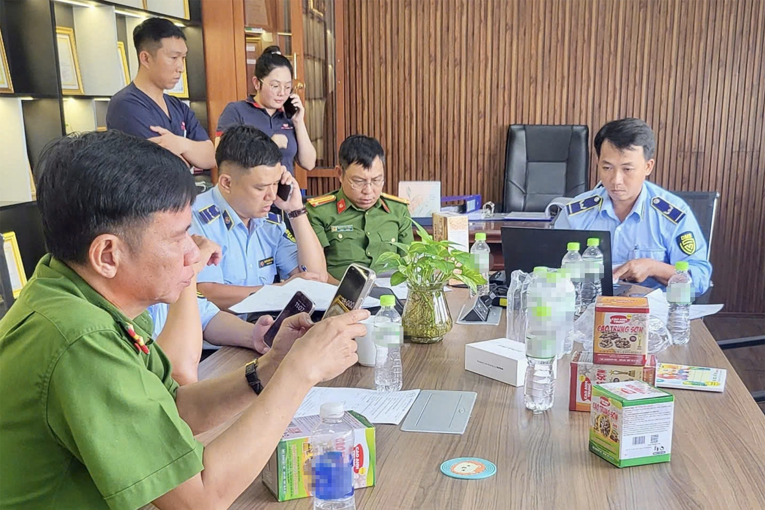 Kiểm tra đột xuất, thu giữ hơn 21.000 sản phẩm kém chất lượng, nghi hàng giả