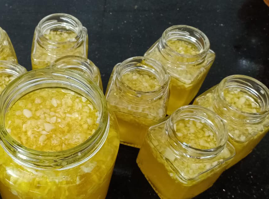 mat ong ngam toi.png