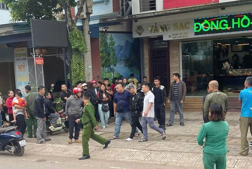 Nam thanh niên táo tợn cướp vàng giữa ban ngày