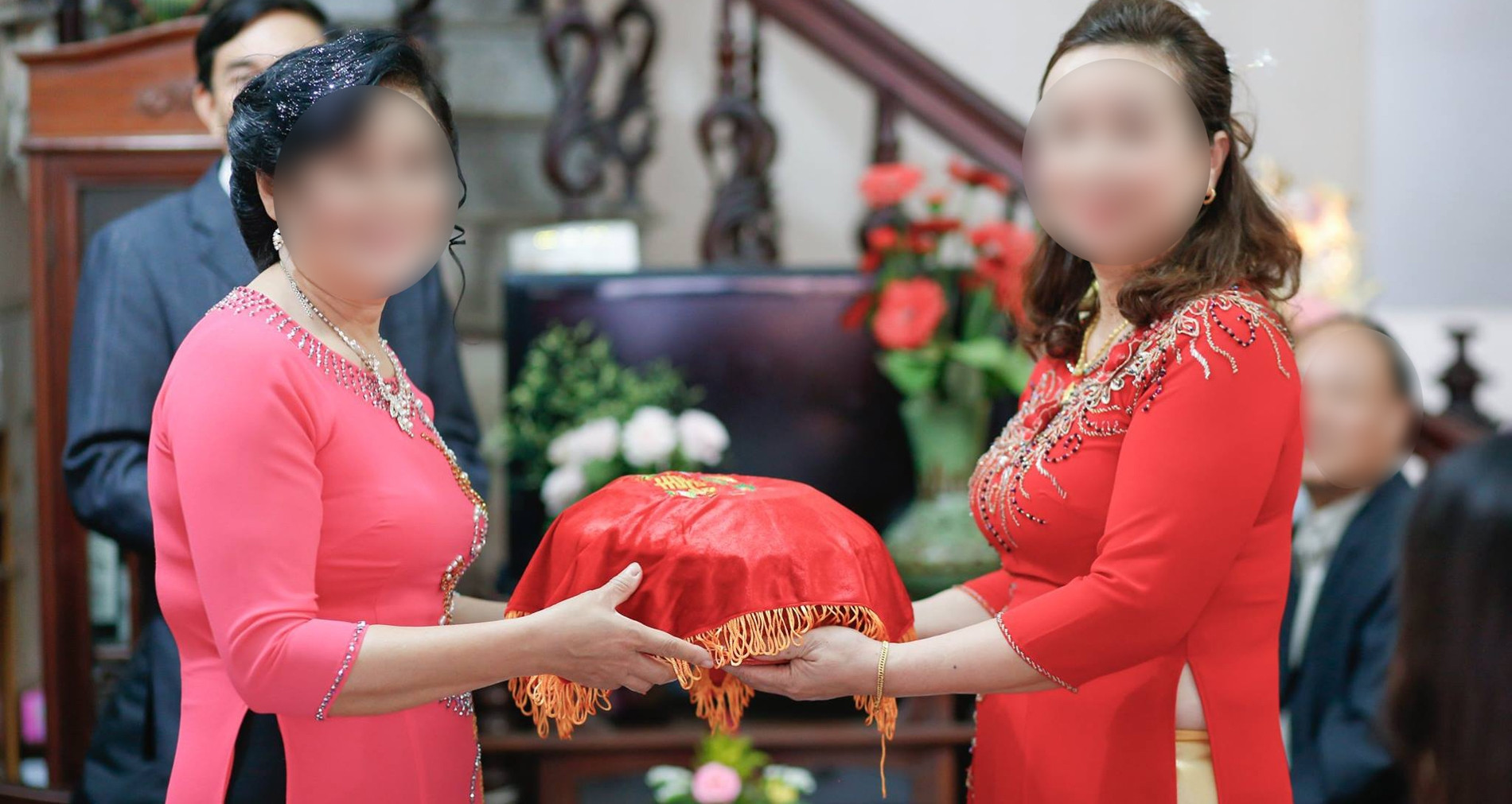 Nghe thông gia nghèo nói về sính lễ, mẹ chú rể ...