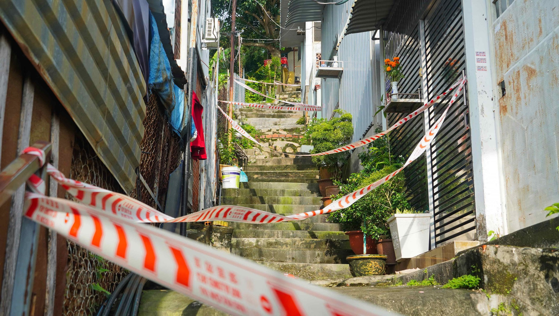 nguy cơ sạt ở ở vũng tàu phải di dời hàng chục người dân.jpg