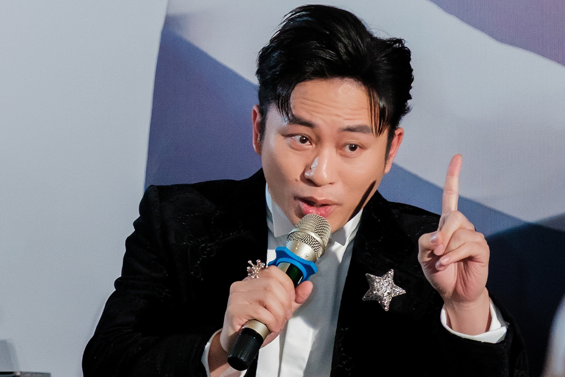 Xin đừng gọi Tùng Dương là 'Thánh cover' hay 'Chuyên gia cướp hit', tôi bị oan!