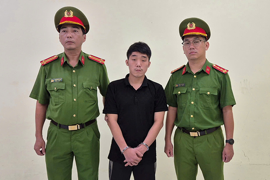 Bản tin chiều 8/11: Công an TPHCM bắt tạm giam TikToker &apos;Dù Bầu Trời&apos;