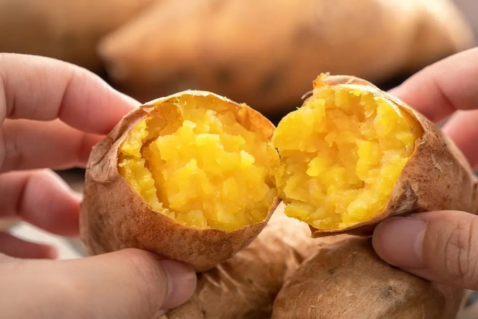 Biểu hiện bất thường của người phụ nữ ăn khoai lang mỗi ngày suốt nhiều năm