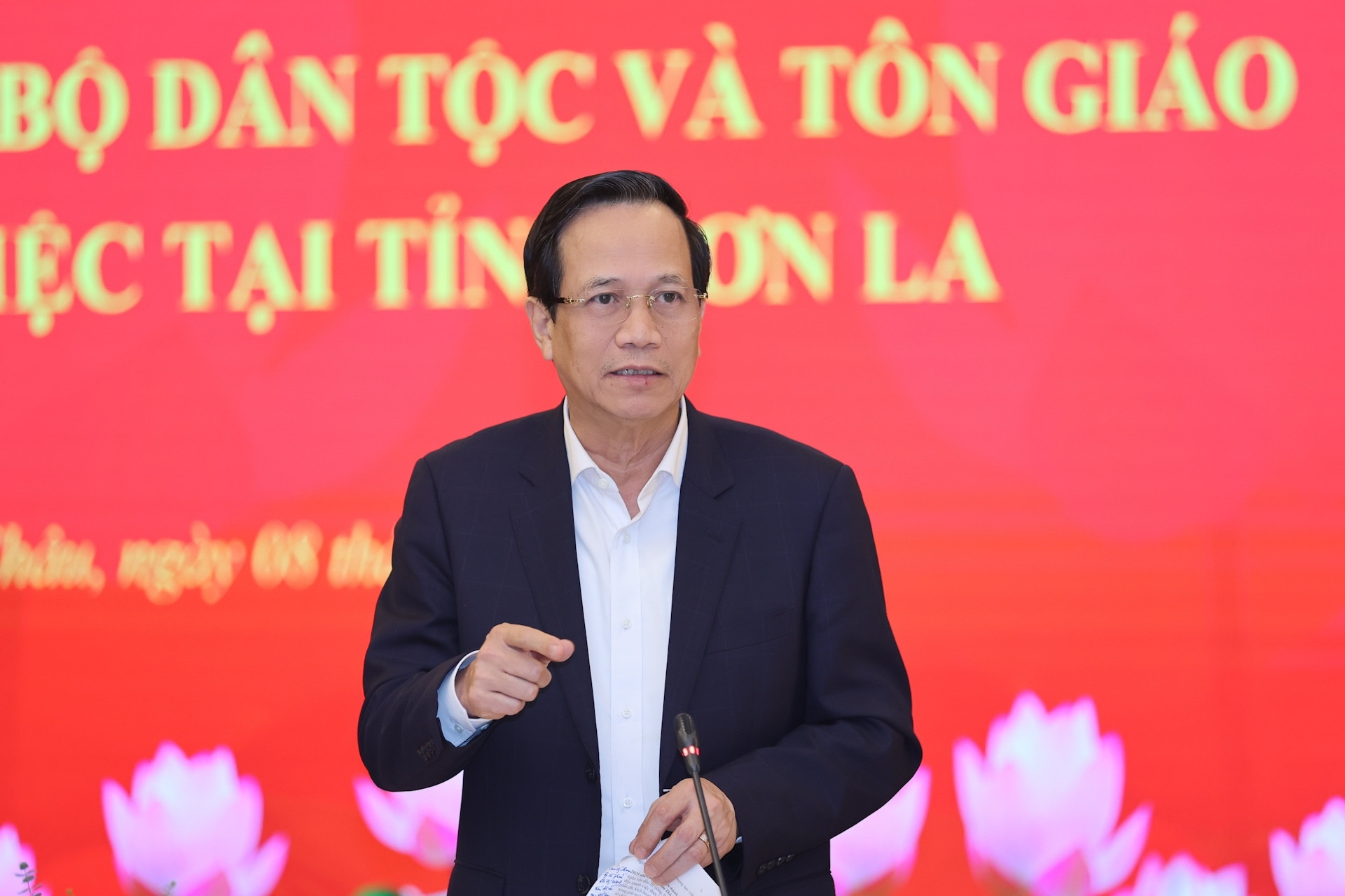 Bộ trưởng Đào Ngọc Dung: Sơn La cần tập trung nâng cao đời sống nhân dân