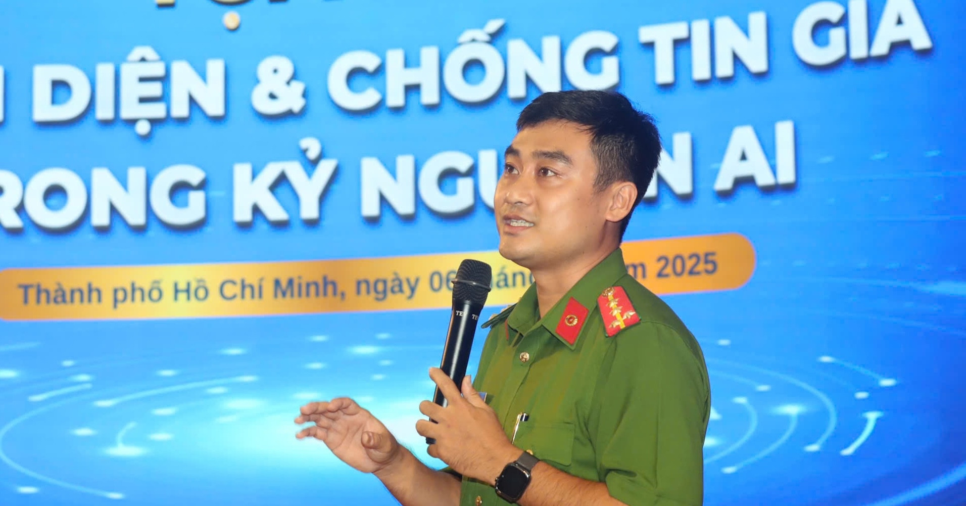 Chỉ một tin nhắn &amp;apos;cô đơn quá&amp;apos;, sinh viên sập bẫy lừa đảo