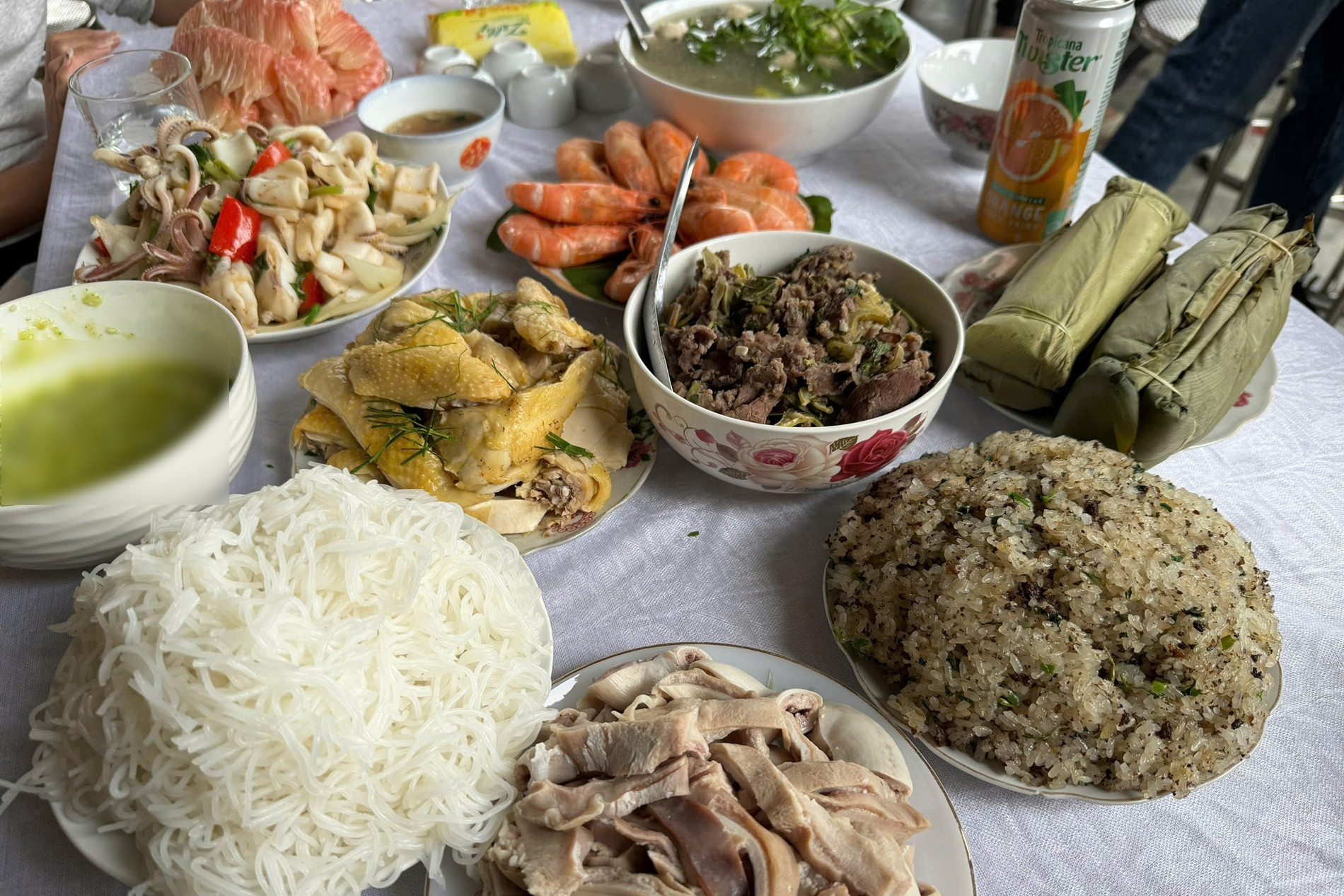 Đám cưới làm 15 mâm cỗ, cô dâu sợ bị chê cười không ngờ được khen nức nở