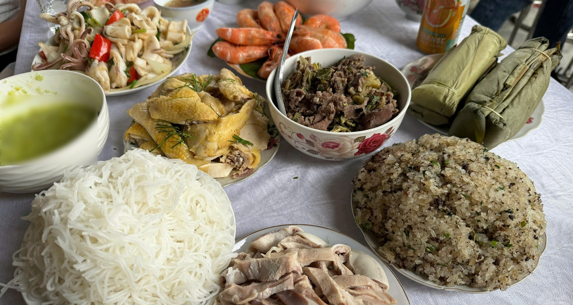 Đám cưới làm 15 mâm cỗ, cô dâu sợ bị chê cười không ngờ được khen nức nở