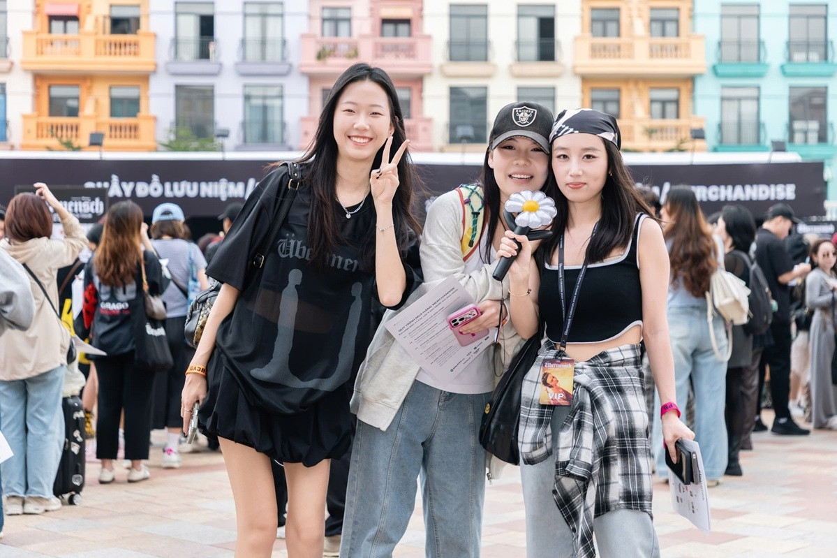 Fan Việt và quốc tế ‘khuấy động’ Ocean City trước giờ concert G-DRAGON