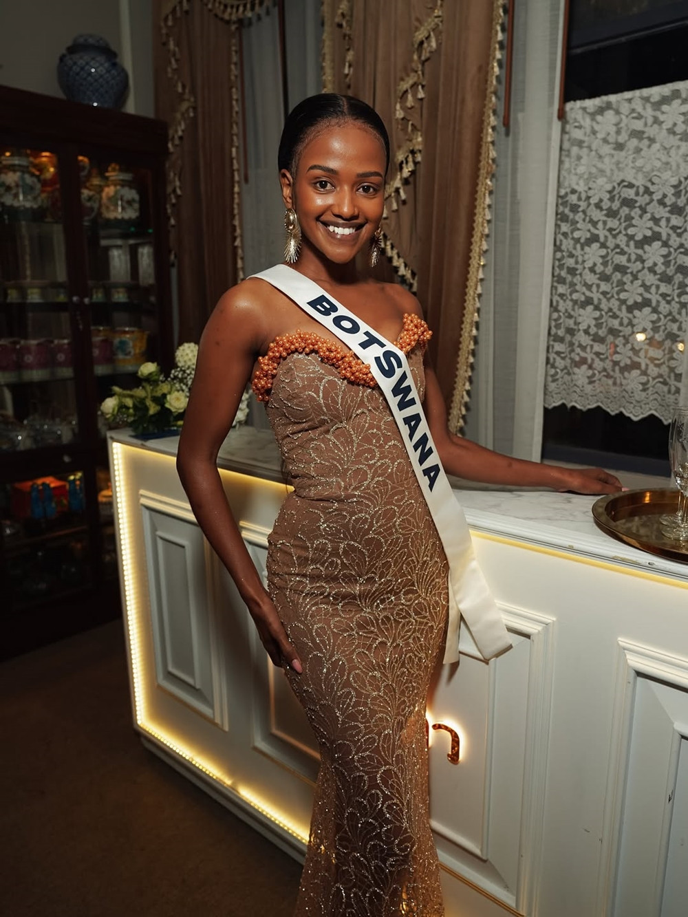 Thí sinh Miss Universe dự tiệc tối