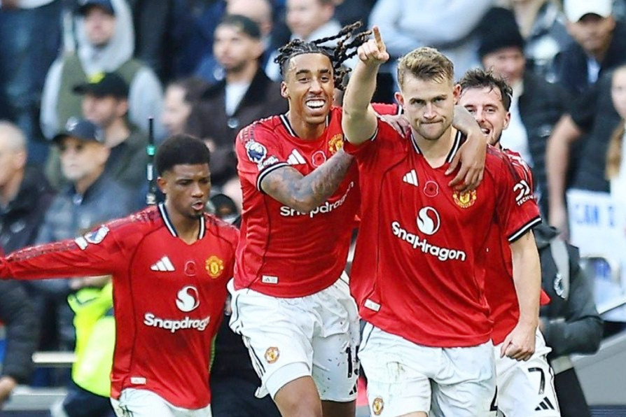 MU hòa Tottenham sau màn rượt đuổi tỷ số nghẹt thở