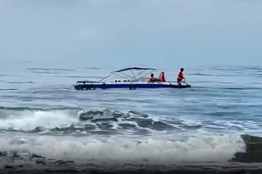 Nam du khách 44 tuổi bị sóng cuốn mất tích khi tắm biển