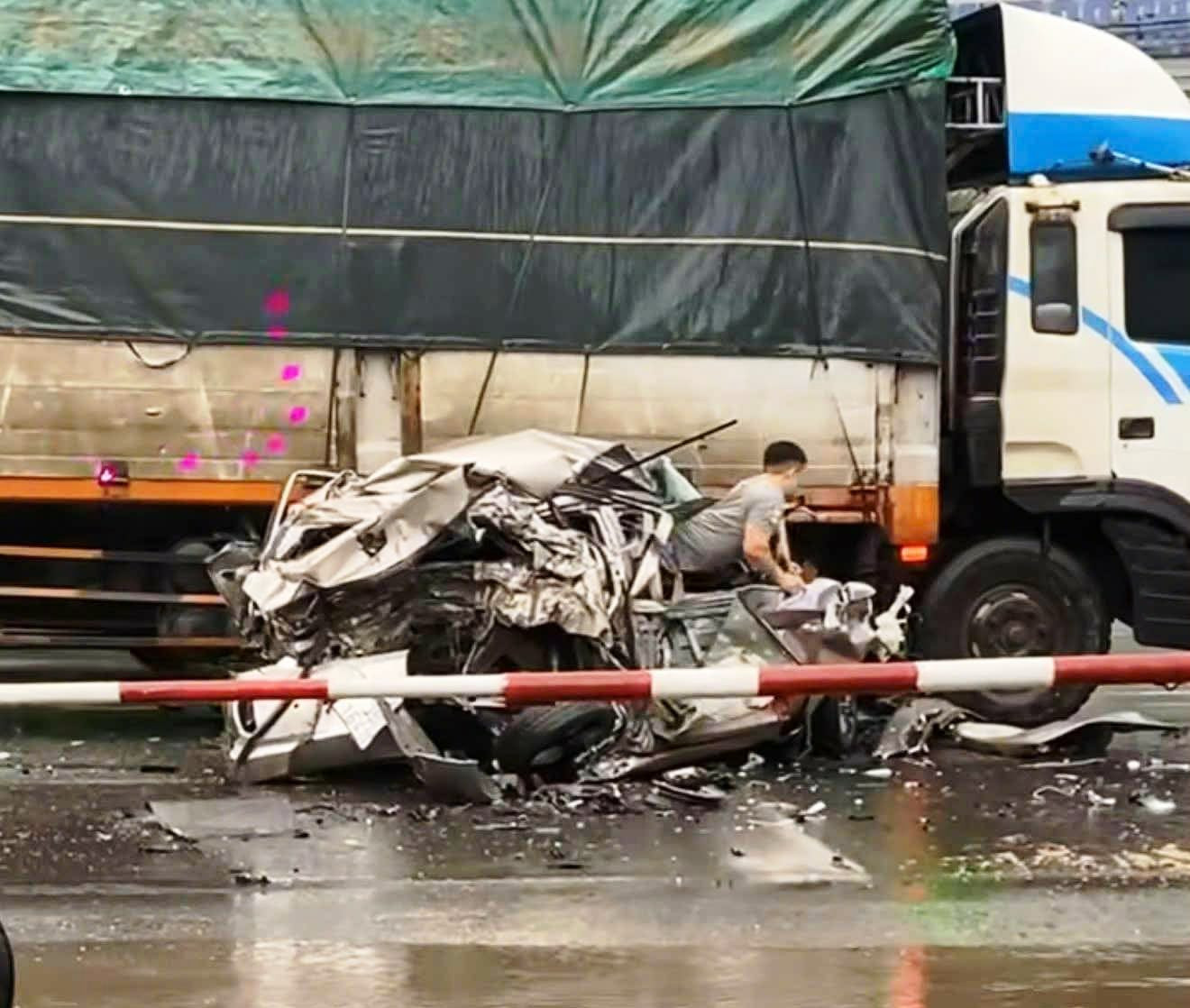 tài xế bò ra ngoài.jpeg