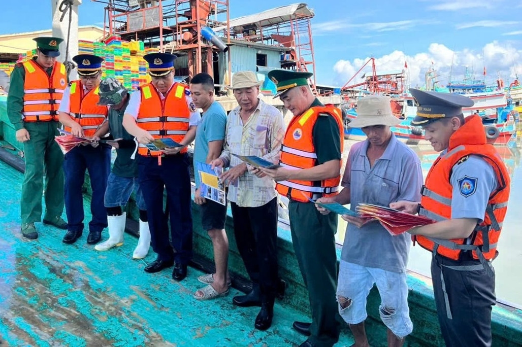 TPHCM đẩy mạnh tuyên truyền ngư dân chống khai thác hải sản bất hợp pháp