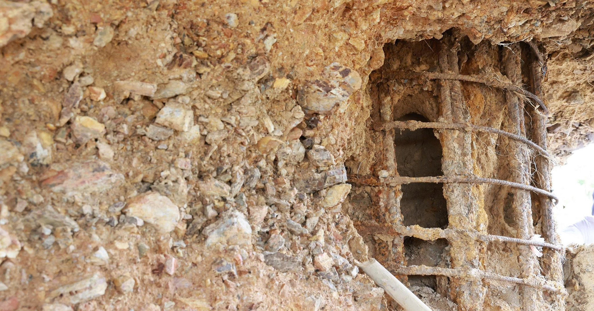 Trụ cầu Sông Lô trơ khung thép rỉ sét: Thiên nhiên không biết nói dối