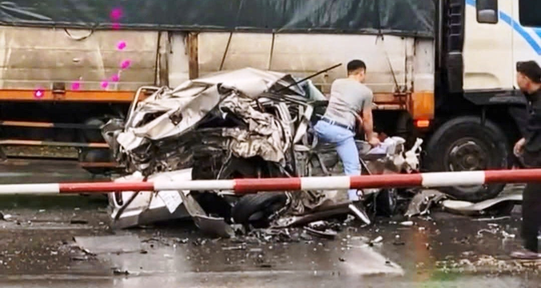 Vụ xe con bị "vò nát" ở Ninh Bình: Các yếu tố g...