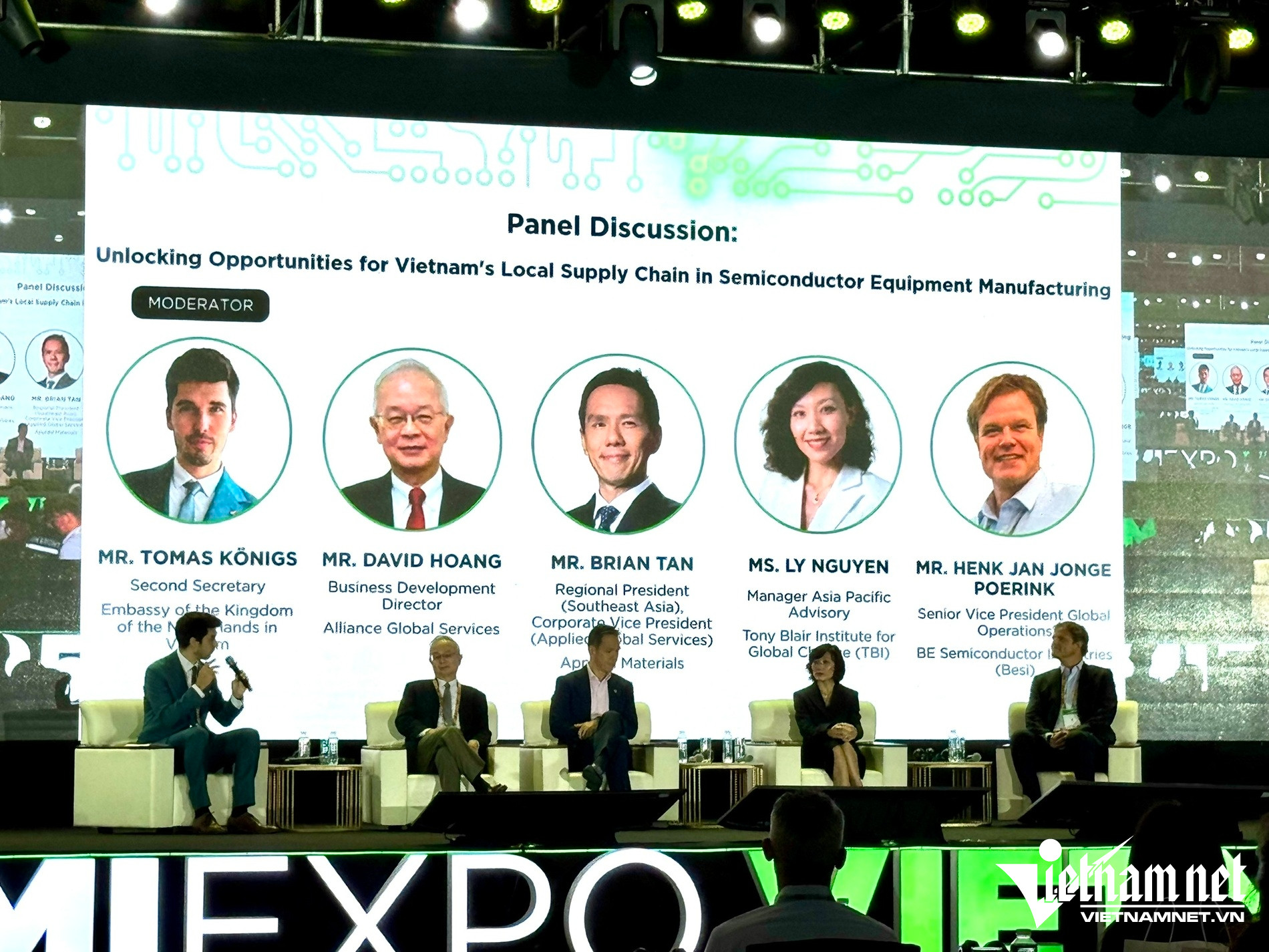 W-711 phien chieu.jpg