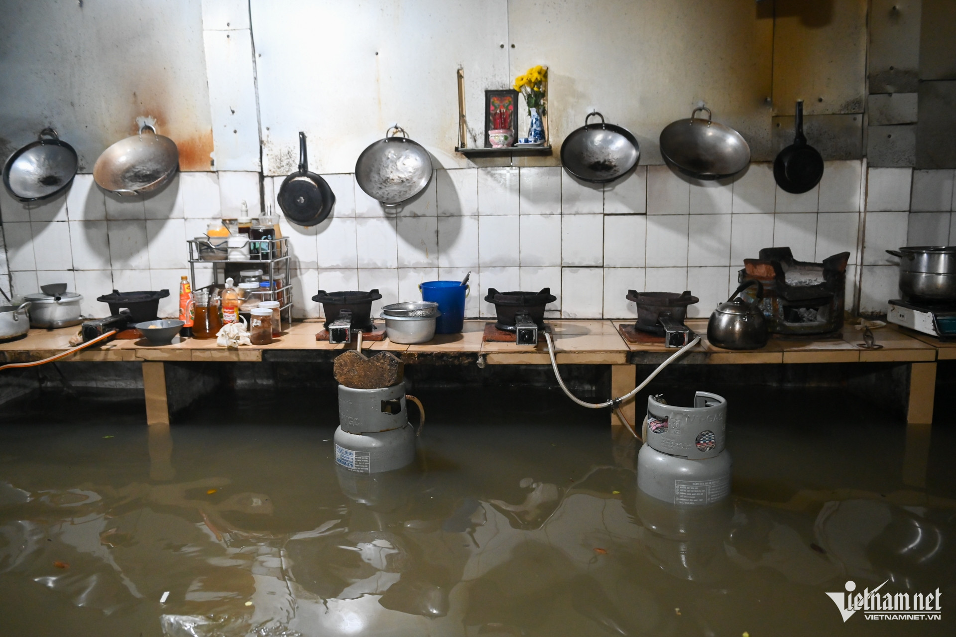 W-triều cường TPHCM nguyễn huế_ 2.jpg