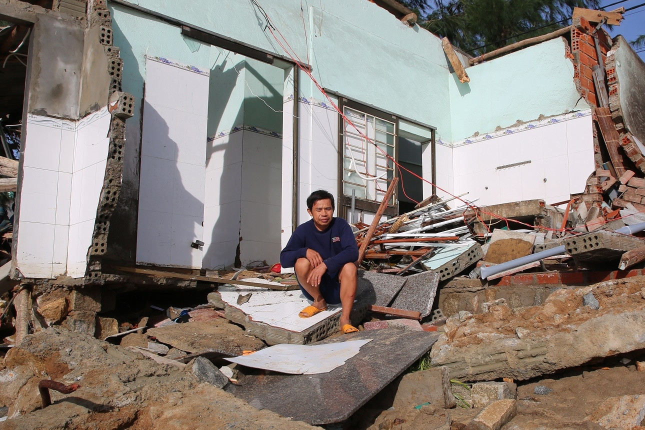 11 ngày đêm miền Trung vật lộn với lũ, sạt lở và bão tàn phá