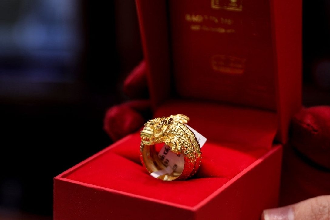 Giá vàng hôm nay 9/11/2025 neo ở ngưỡng cao, chờ tín hiệu mới để bứt phá