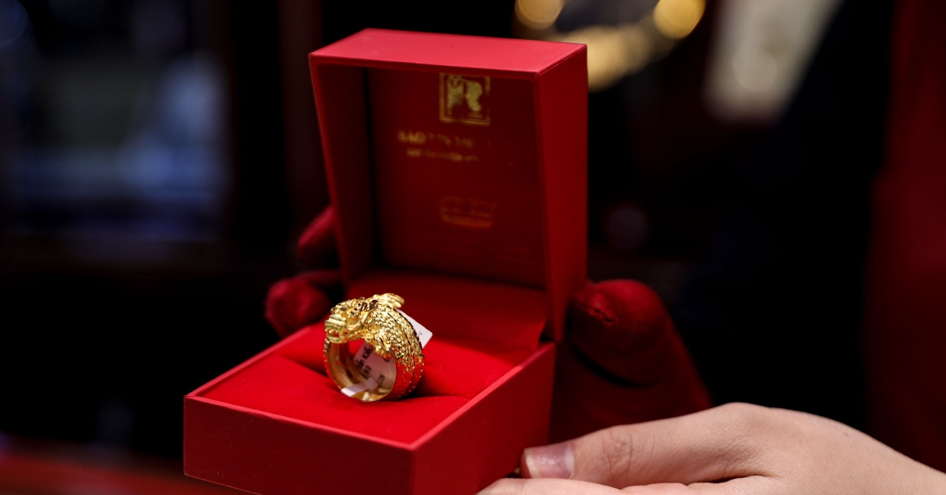 Giá vàng hôm nay 9/11/2025 neo ở ngưỡng cao, ch...