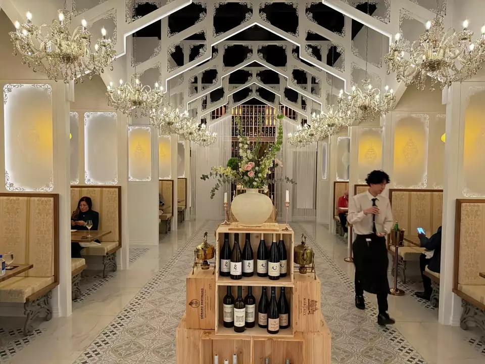 Quán Annam đông khách cuối tuần