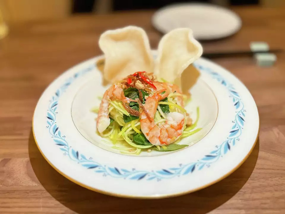 Món khai vị gỏi tôm xoài