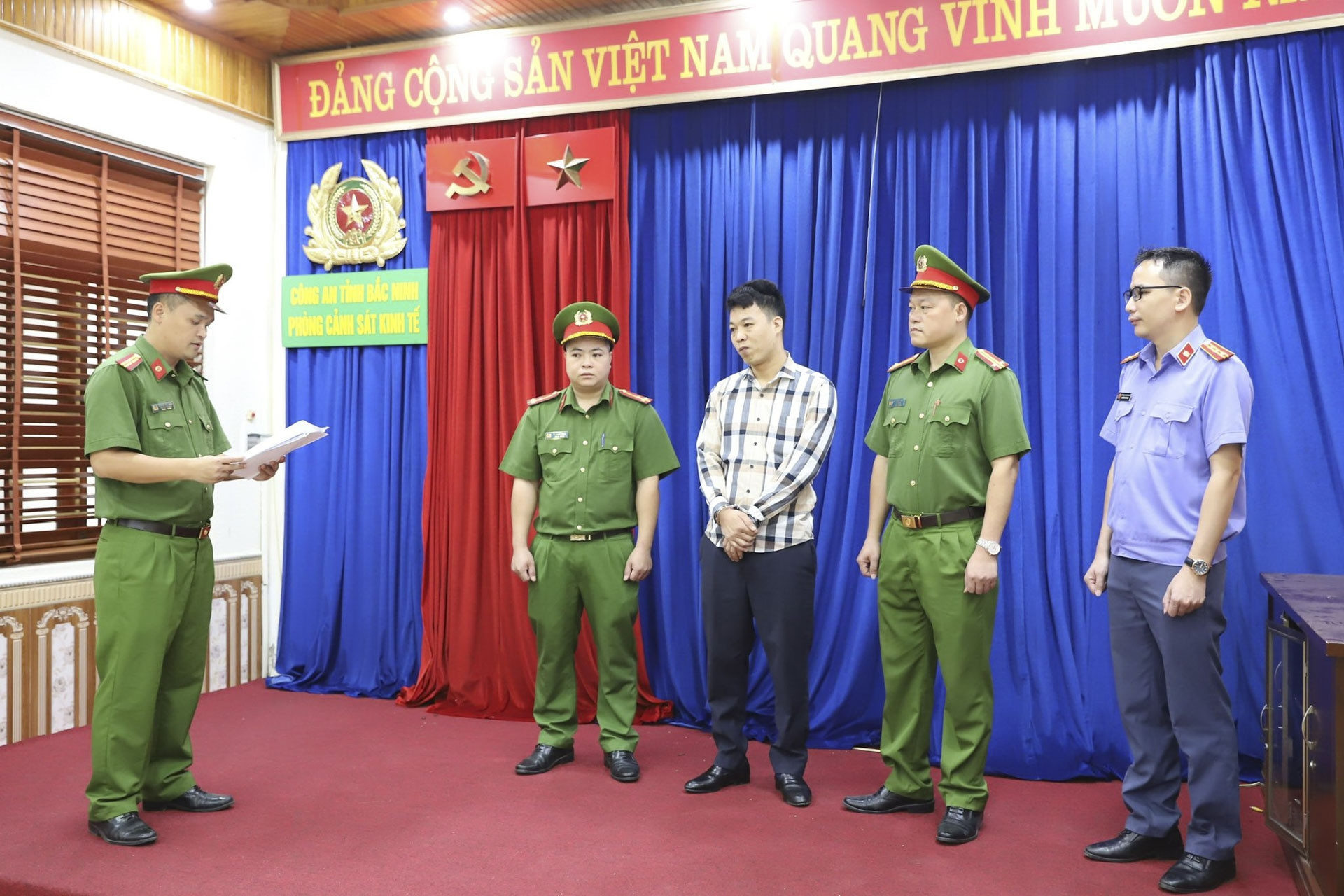 Bắt tạm giam giám đốc Công ty Hiền Khiêm lừa đảo cả trăm tỷ đồng