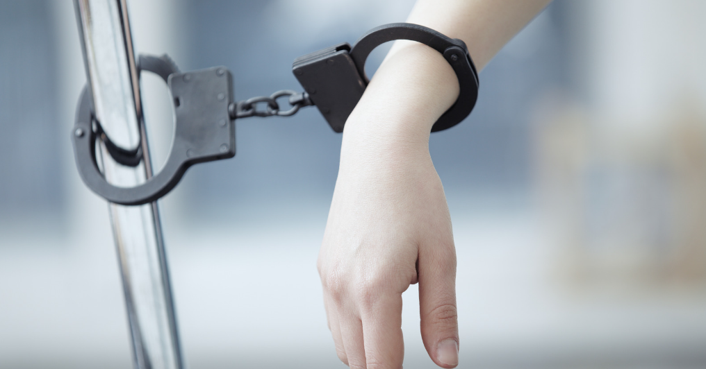 Con gái dùng giấy tờ của mẹ để lừa đảo chiếm đoạt tiền ngân hàng