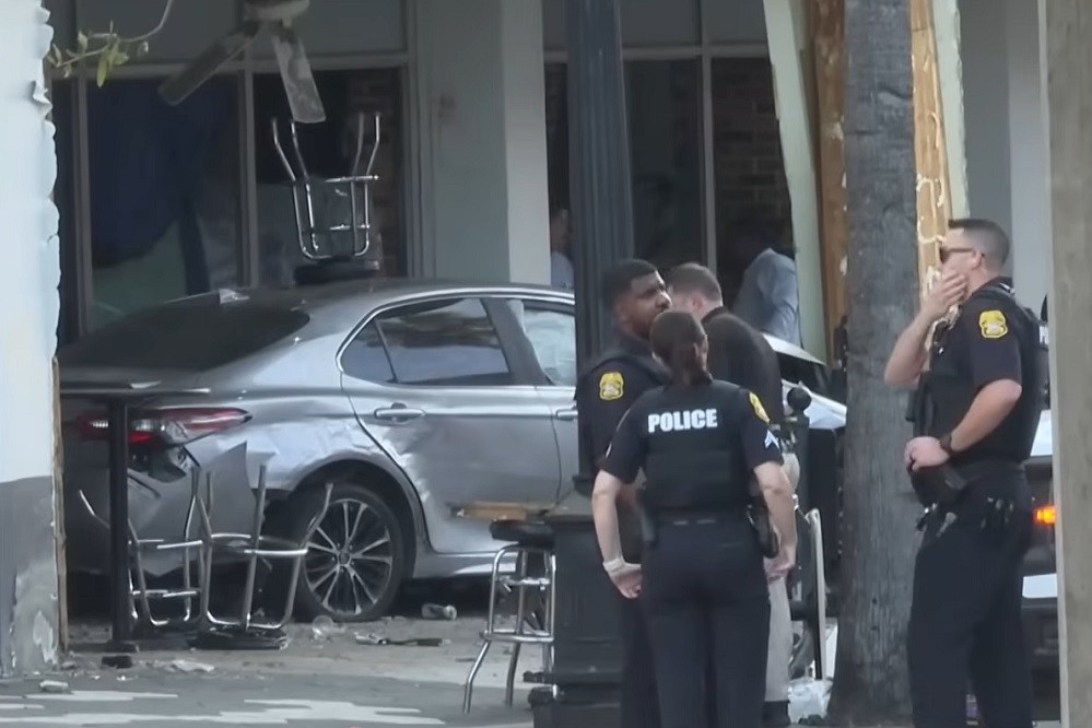 Đâm xe vào đám đông ở Mỹ, nhiều người thương vong