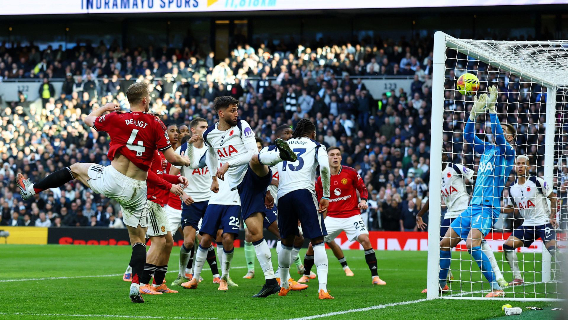 De Ligt Tottenham MU 2 2.jpg