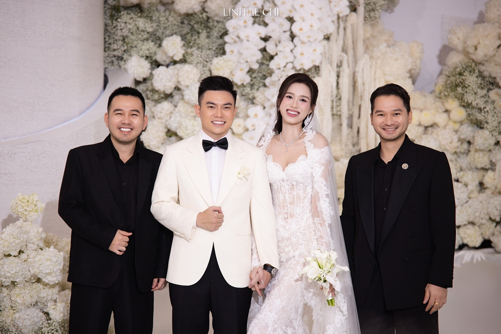 Gia đình hai bên trong đám cưới